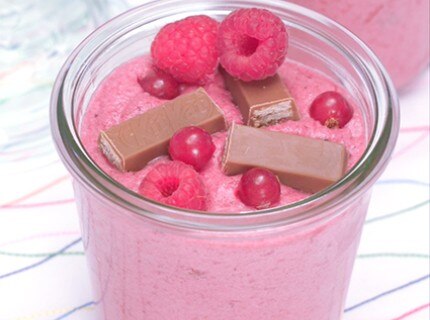 kitkat red fruit mousse